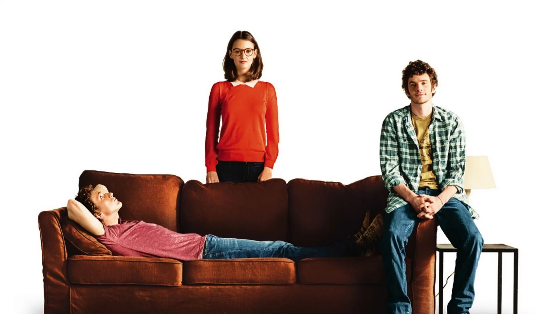 Правила жизни французского парня (2014). Правило жизни французского парня. Персонаж сидит на диване. Et sit