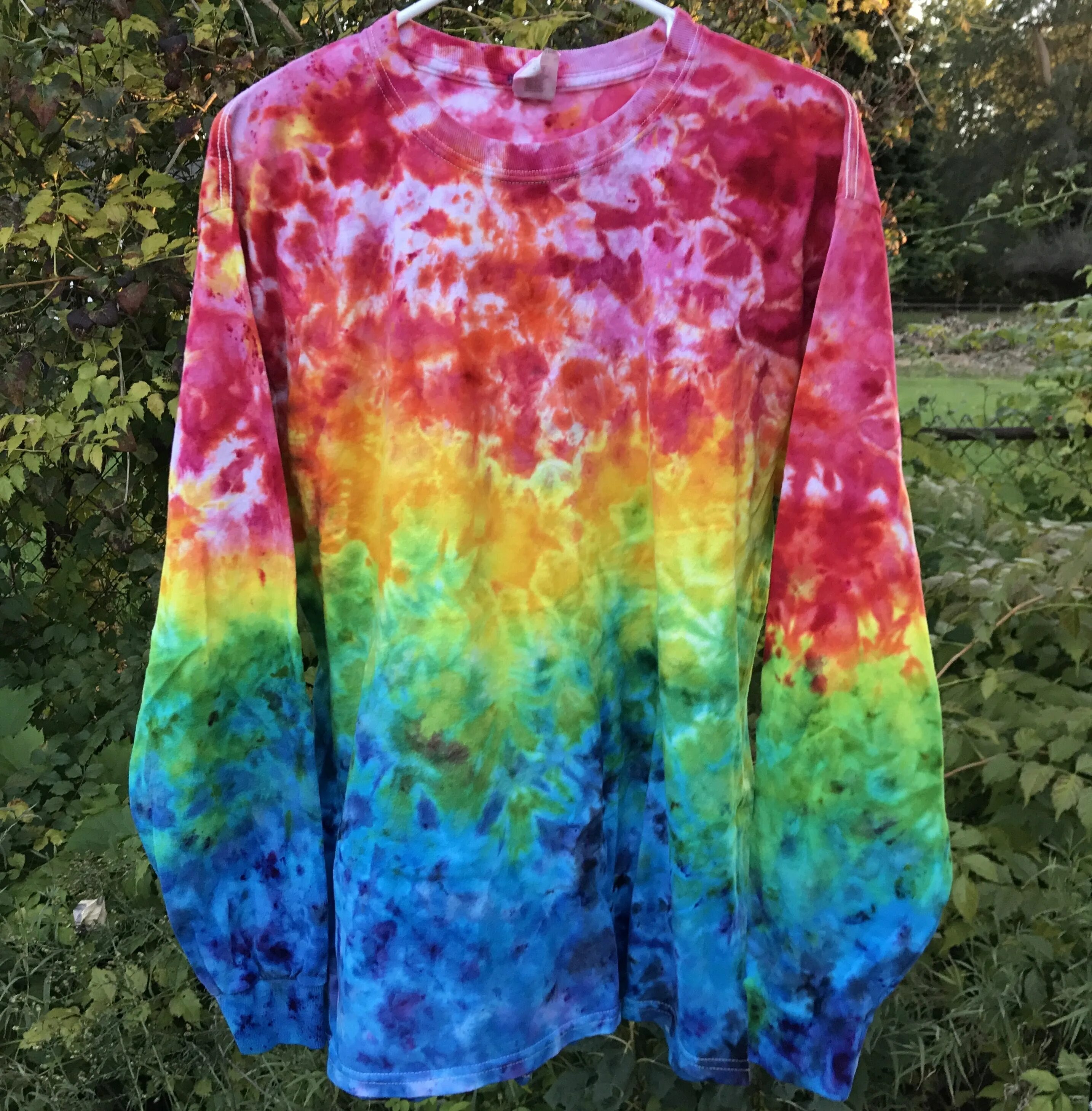 Техника Tie-Dye. Тай да. Разноцветная одежда. Принт Тай дай.