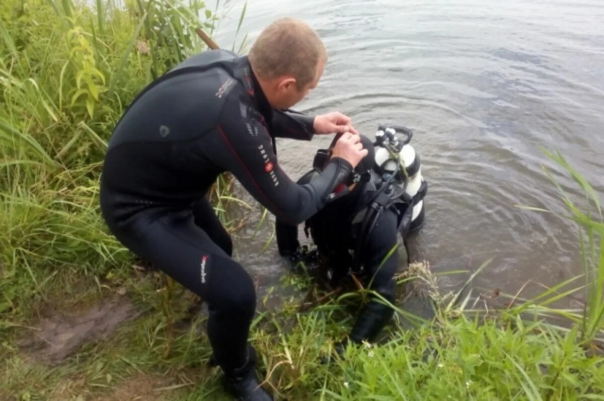 Водолазы. Водолаз в пруду. В пензе 15 летний