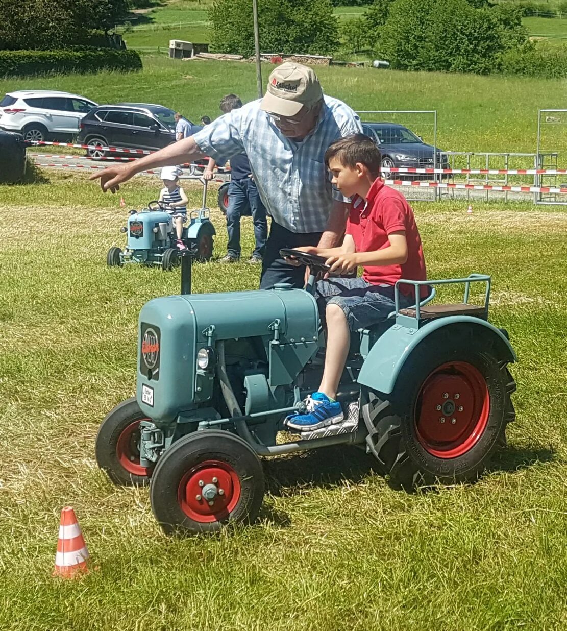 Mini traktorlar. Подростковый трактор. Мини бакрушики трактора. Минитрактор Уфа. Mini tractor