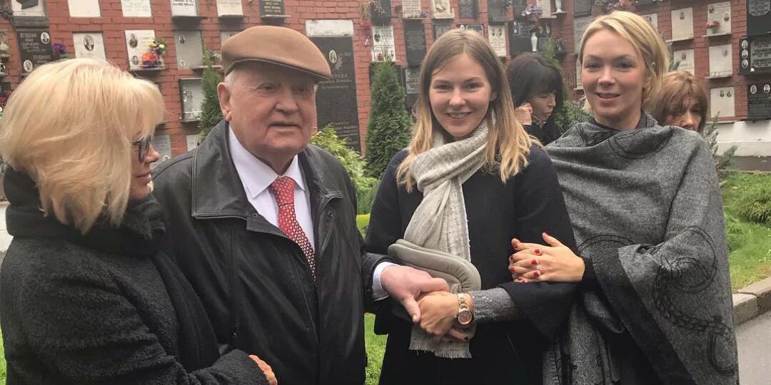 Дети горбачева их судьба. Горбачев семья. дети горбачева. внучки михаила горбачева.