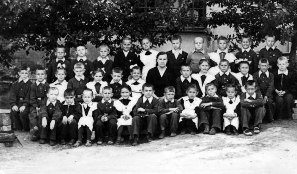 Безенчук школа 3. Самарская область безенчук школа 1. Школа в безенчуке. Учителя гбоу сош 1 безенчук. Первая школа безенчук алексеенко.