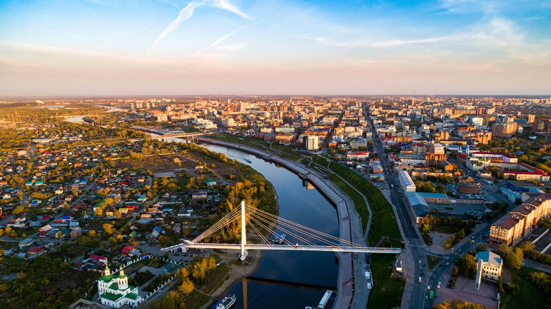 Переезжать ли в тюмень. Тюмень столица Тюменской области. Тюмень с высоты птичьего полета. Тюмень центр города. Тюмень панорама.