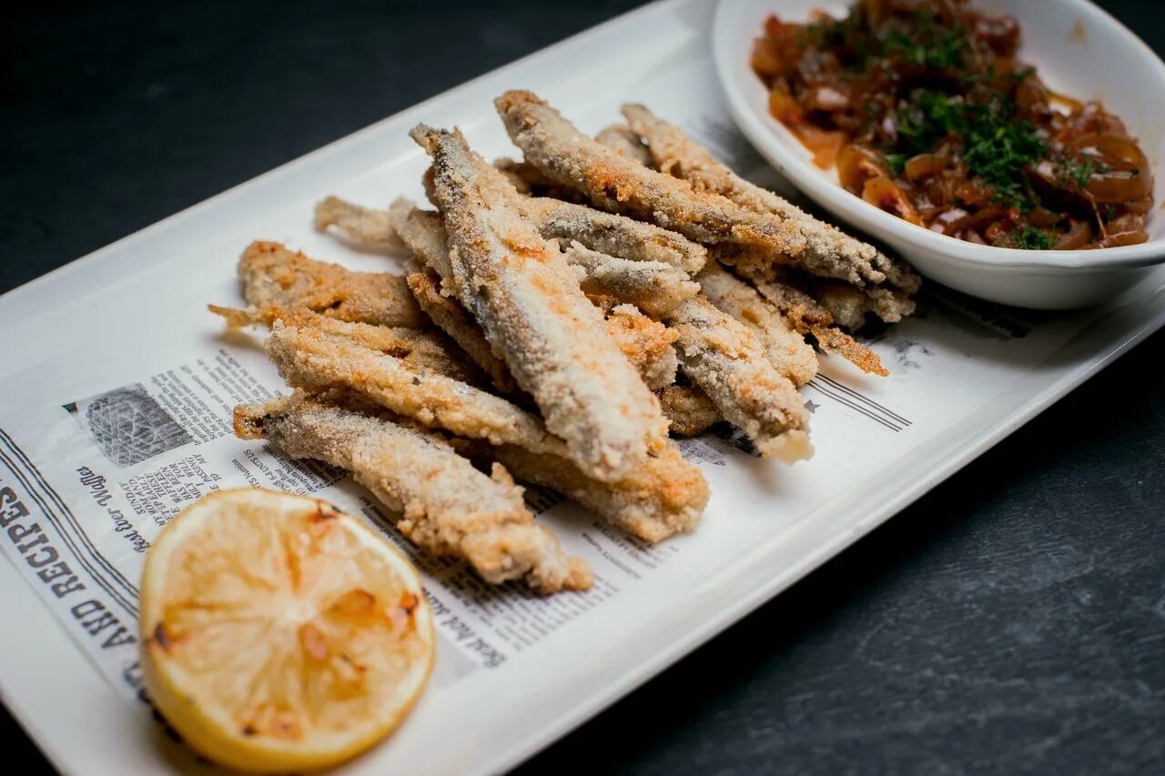 Барабулька в кляре. Барабулька во фритюре. Корюшка фри. Мойва в панировочных сухарях. Креветки в кляре темпура.