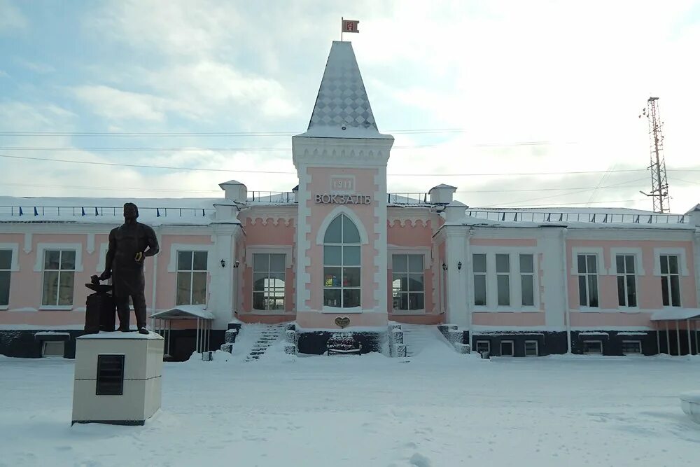 Вокзал города Кузнецка Пензенской области. Вокзал города Кузнецка. Вокзал Кузнецк памятник. Площадь города Кузнецка Пензенской области. Сайт г кузнецка пензенской