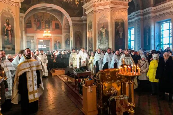 9 дней свеча. 4 января 40 дней. 4 января 40 дней. Свеча упокой ,господи, новопреставленного. 4 января 40 дней.