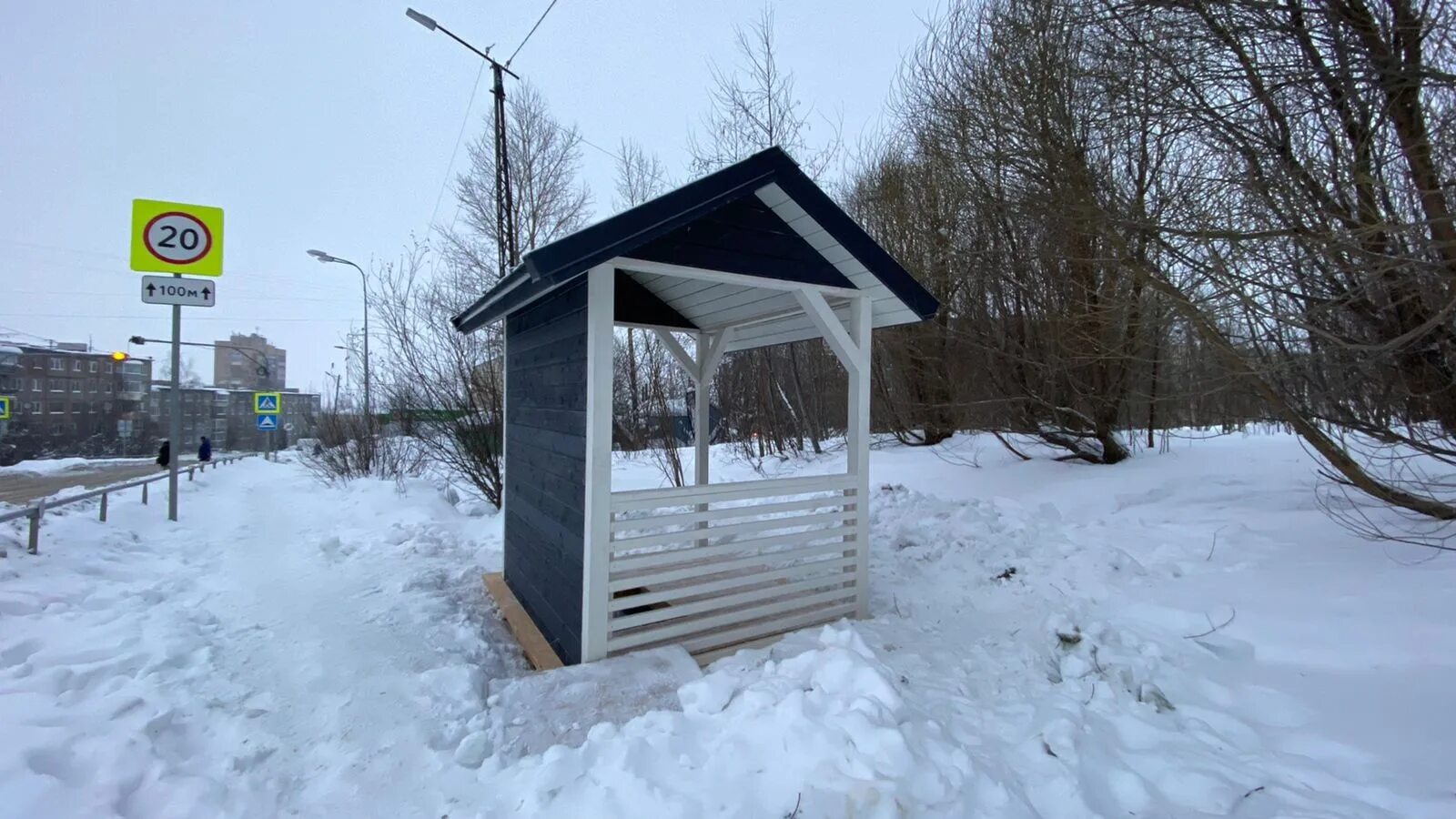 Родники петрозаводск. Родник на ключевой Петрозаводск. Навес над родником. Навес для родника. Родник навес над родником.