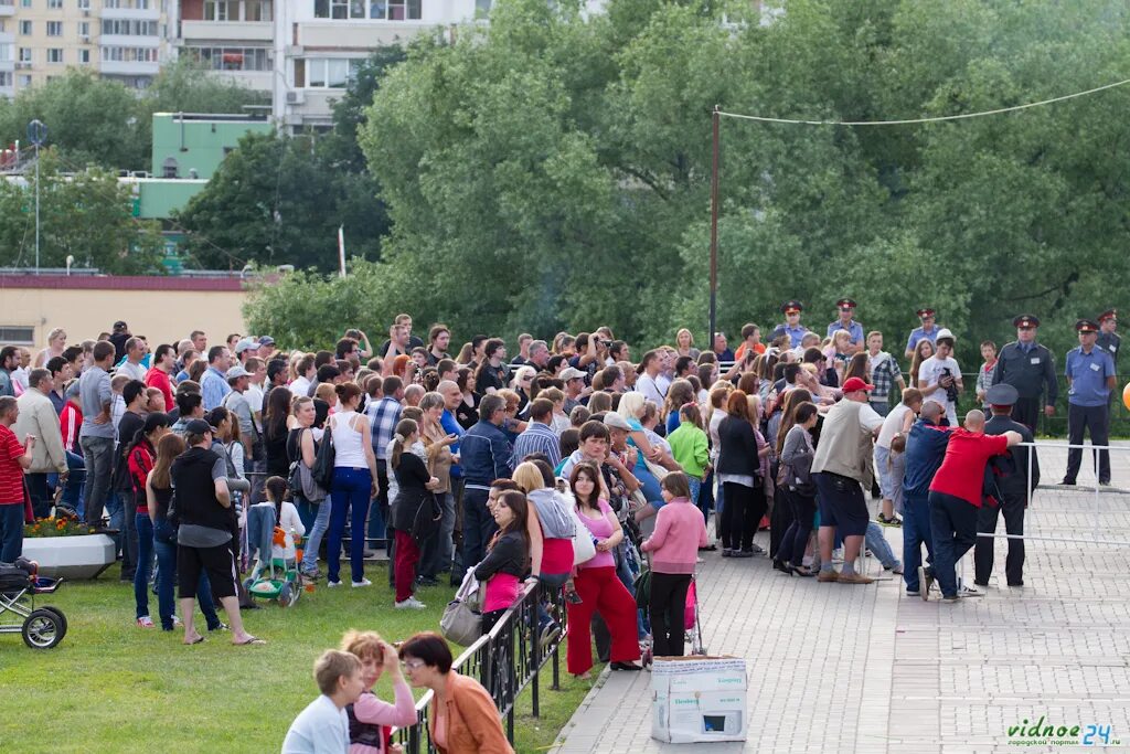 Молодежь россии. Городской праздник. Мероприятия в парках москвы. Праздник в городе. День россии исторический сквер екб.