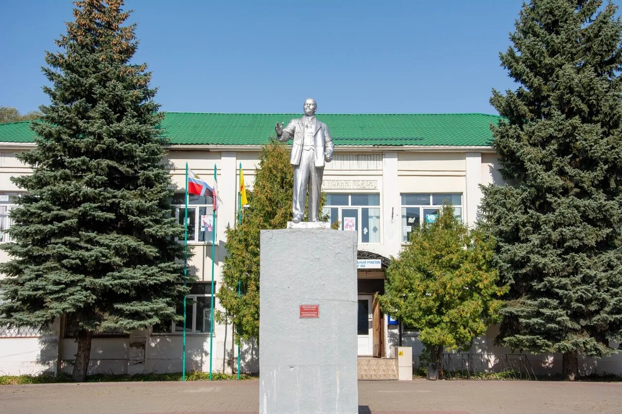 Волоконовка Белгородская область памятник Ленину. Достопримечательность поселка Волоконовка Белгородская. Пятницкое Волоконовский район. Погромец Волоконовского района Белгородской области. Белгородская область пятницкое погода на неделю