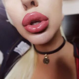 Большие губы рот