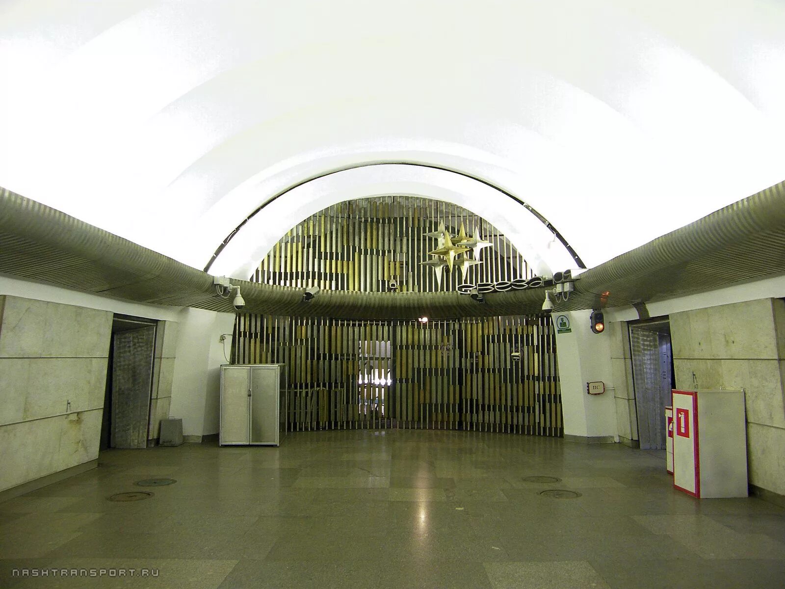 Метро звездная петербург. Питер станция метро звездная. Станция звёздная санкт-петербург. Метро звездная петербург. Звездная станция метро спб.