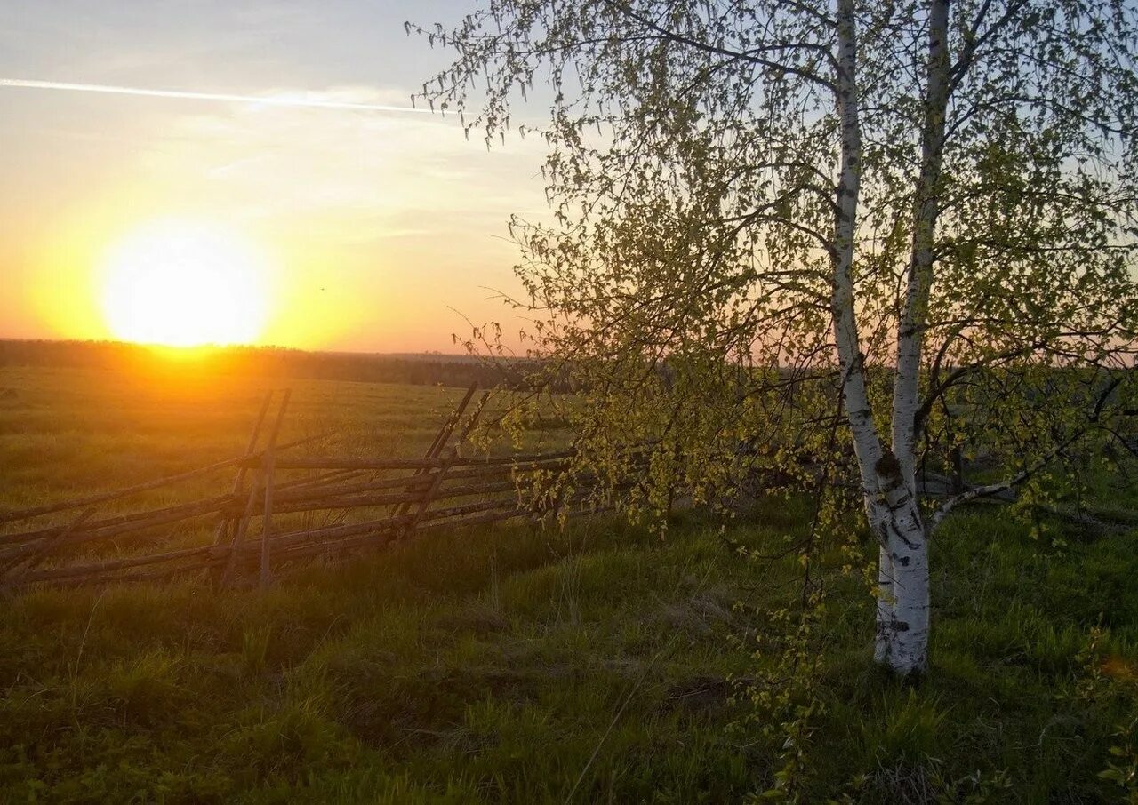 Весенний закат в деревне. Солнце над деревней. Весенний рассвет. Весенний закат в селе. Село зорьки