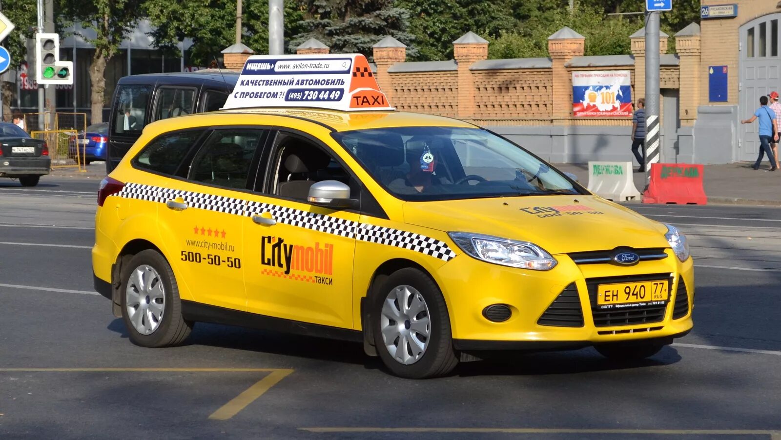 Пицца такси спб. Ford Focus 2009 такси. Форд фокус 2 такси. Машина "такси". Форд такси.