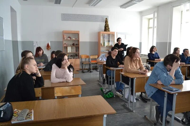 Юр академия оренбург. Оренбурге. Экономика и информатика колледж оренбург. Комсомольская 50 оренбург колледж. Вузы оренбурга.