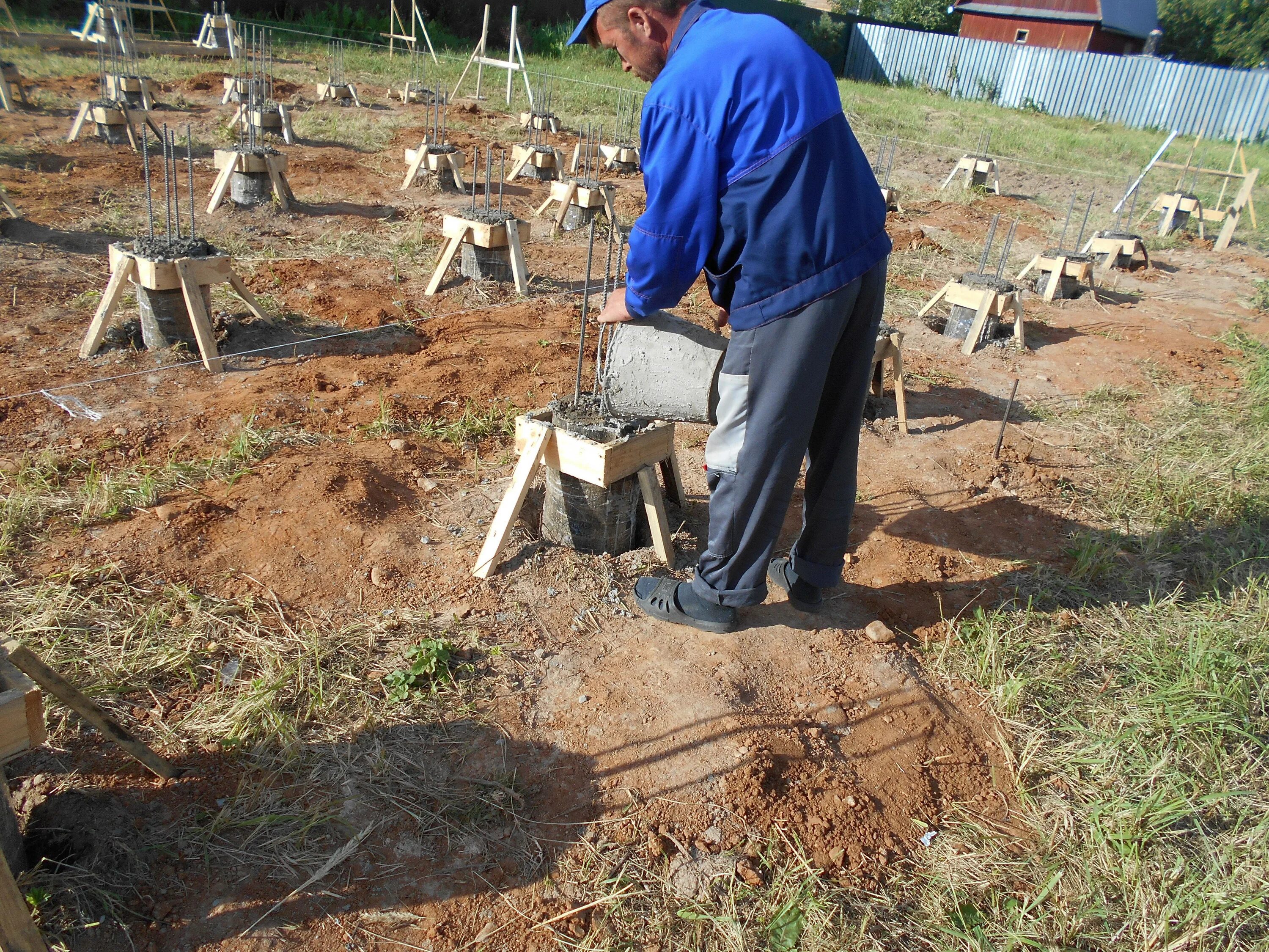 Столбчатый фундамент 3д. Сваи для фундамента своими руками. Свайный фундамент ф1. Фундамент столбчатый 3х6. Свайно ригельный фундамент.