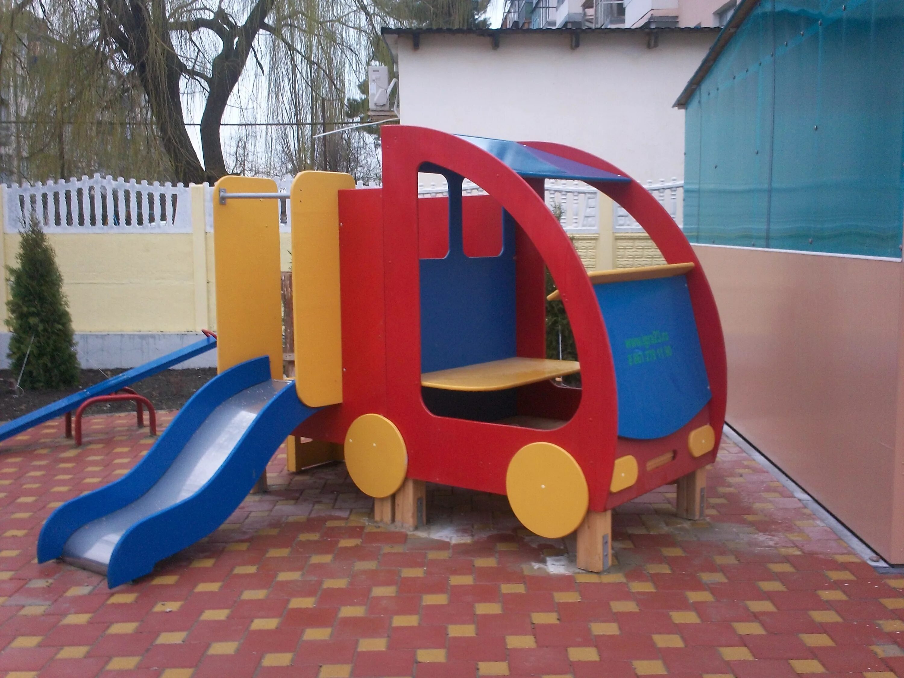 Производство детских садов. Уличное оборудование для детского сада. Оборудование для площадки в детском саду. Детские площадки в садике. Малые архитектурные формы для детского сада.