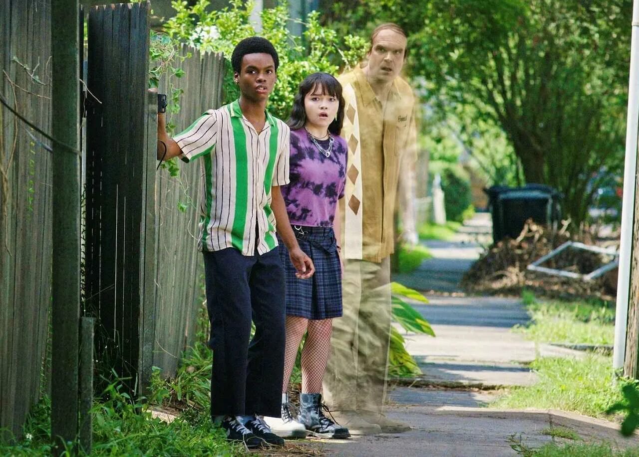 Семейные призраки 2023. Семейные призраки 2023. У нас привидение! / we have a ghost (2023). Особняк с привидениями 2023 постер. У нас привидение! / we have a ghost (2023).