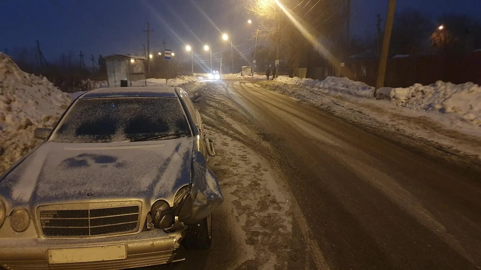 Водитель самара без посредников. Мерседес сбил в Самарской области. ДТП Самарская область Мерседес 2019. Авария в Куйбышевском районе в Самаре. Авария с Мерседесом 30.01.22 Омск-расследование.