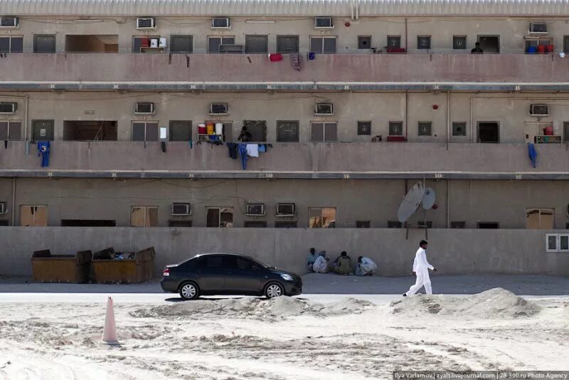 ОАЭ бедные районы. Бедные в арабских Эмиратах. Дубай бедные районы. Нищие в арабских Эмиратах.