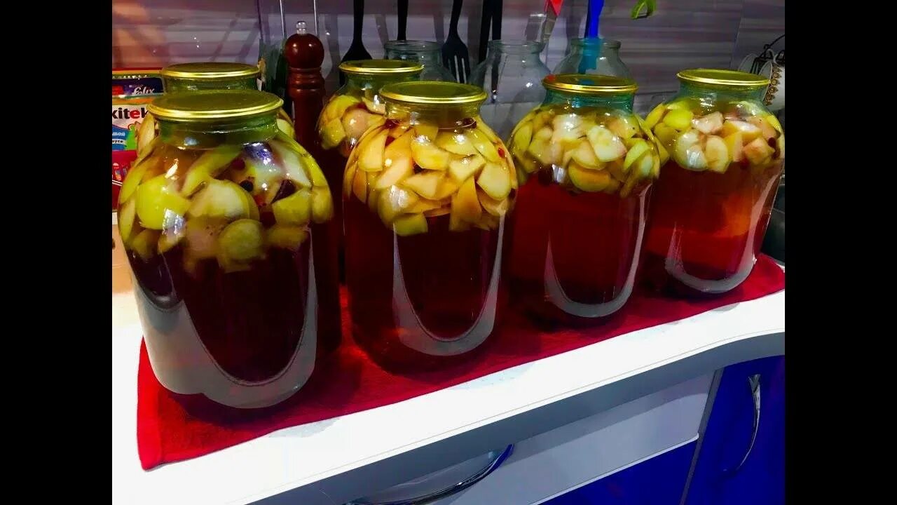 Рецепт компота из яблок и смородины. Компот из смородины и яблок. Компот смородина яблоко. Яблочный морс. Рецепт компота из яблок и смородины.