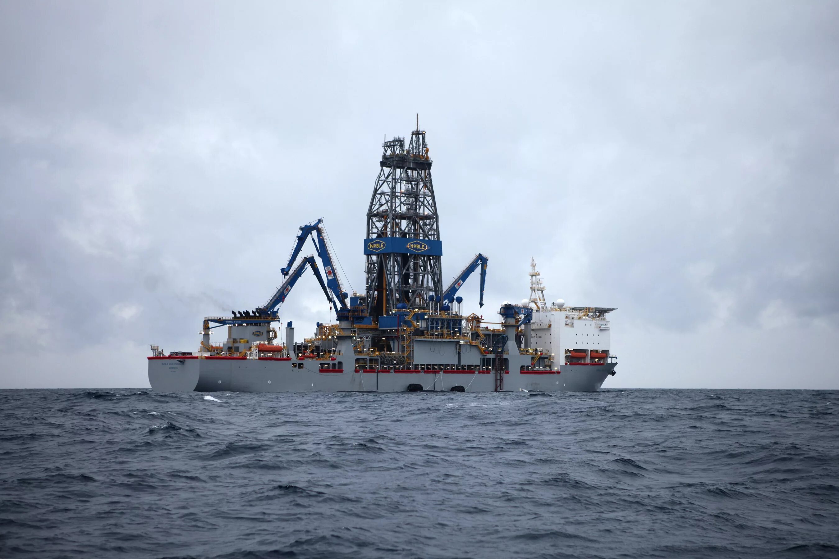 Drillship vessels. Drilling vessel судно. Ship drills. Буровое судно stena icemax. Stena drilling drillship.