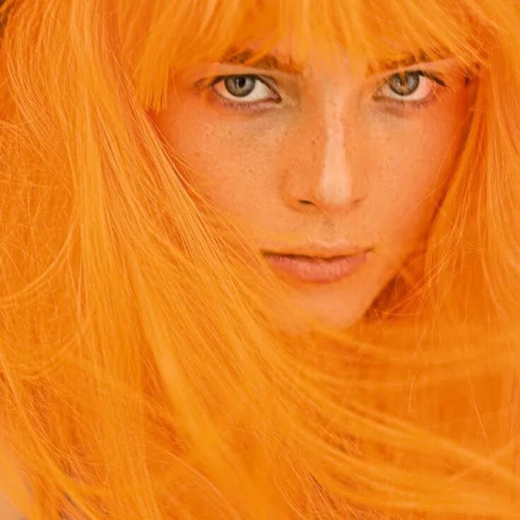 Получился рыжий. Оранжевый. Желто рыжие волосы. Рыжая в желтом. Рыжий цвет волос апельсин.