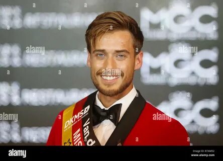 16 претендентов