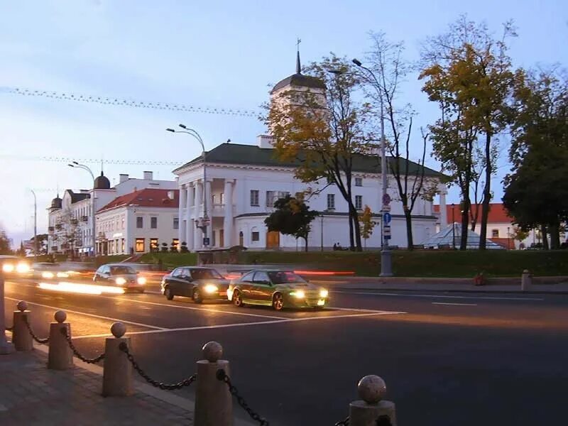 Площадь свободы Минск. Городская ратуша на площади свободы Минск. Площадь свободы Минск фото. Минск Ратушная площадь фото.