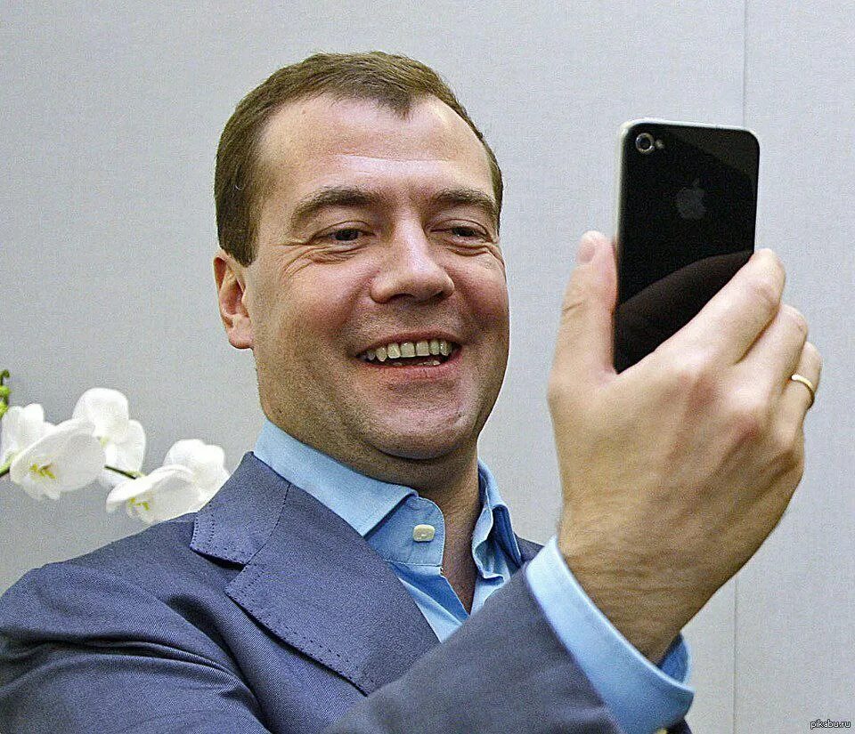 Фантазер слова текст. Хочу новый телефон. Как называется песня я хочу новый айфончик. Как называется песня я хочу новый айфончик. Песня зараза текст песни.