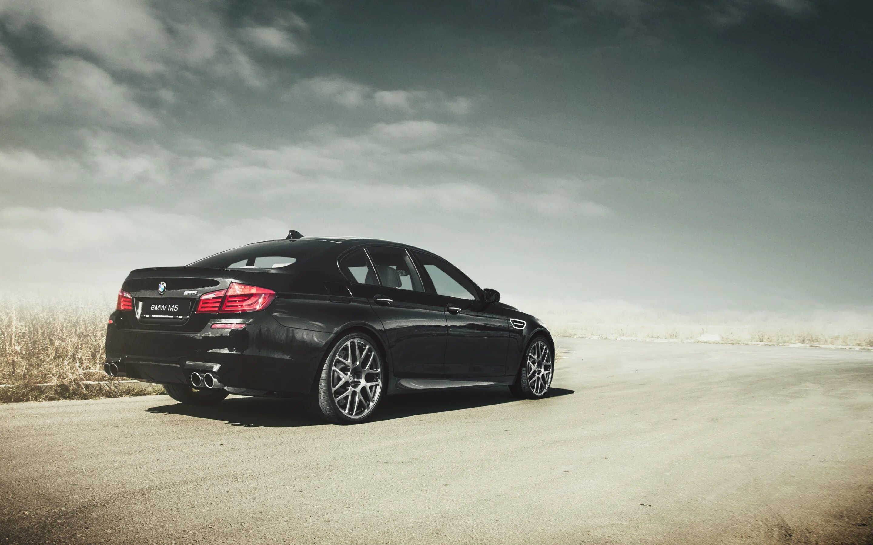 Alt f10. Бмв м5 ф10. bmw m5 f10. bmw m5 f10 black. бмв м5 черная.