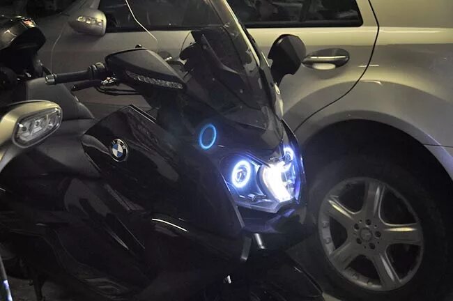 Ближнего света скутера. BMW C 650 C 2016 ходовые огни. Ridgid светодиодные фары BMW C 650 gt. Дополнительный свет на скутер. Фара для BMW 650.