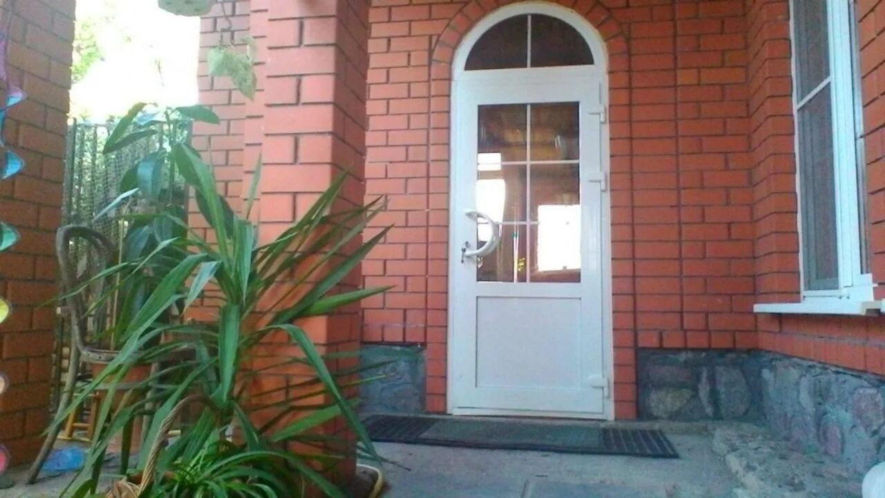 Гостевой дом с бассейном в ильский. Гостевой дом 1 мая. Гостевой дом ярис. Гостевой дом эдельвейс лазаревское. Гостевой дом медовик сукко.