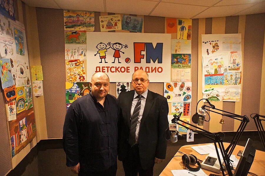 детское радио. логотип детского радио детское радио. в гостях детского радио. ведущий детского радио дядя саша. детское радио.