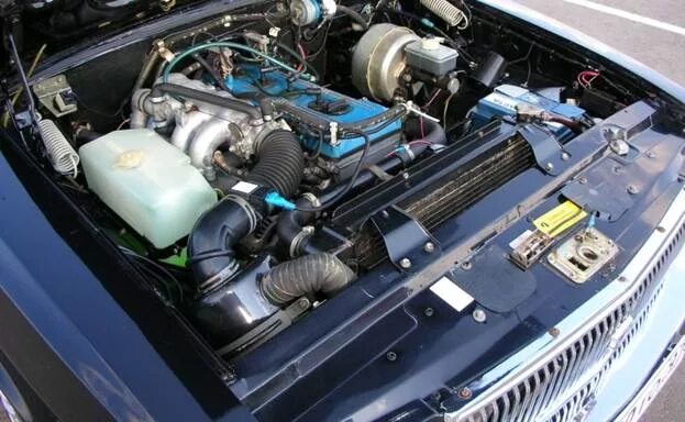 Газ 3102 под капотом. Газ 3102 406 инжектор. Волга 3102 змз 406. Волга 3102 змз 406. Газ 3110 406 двигатель.