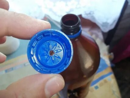 Пластиковая бутылка отверстия