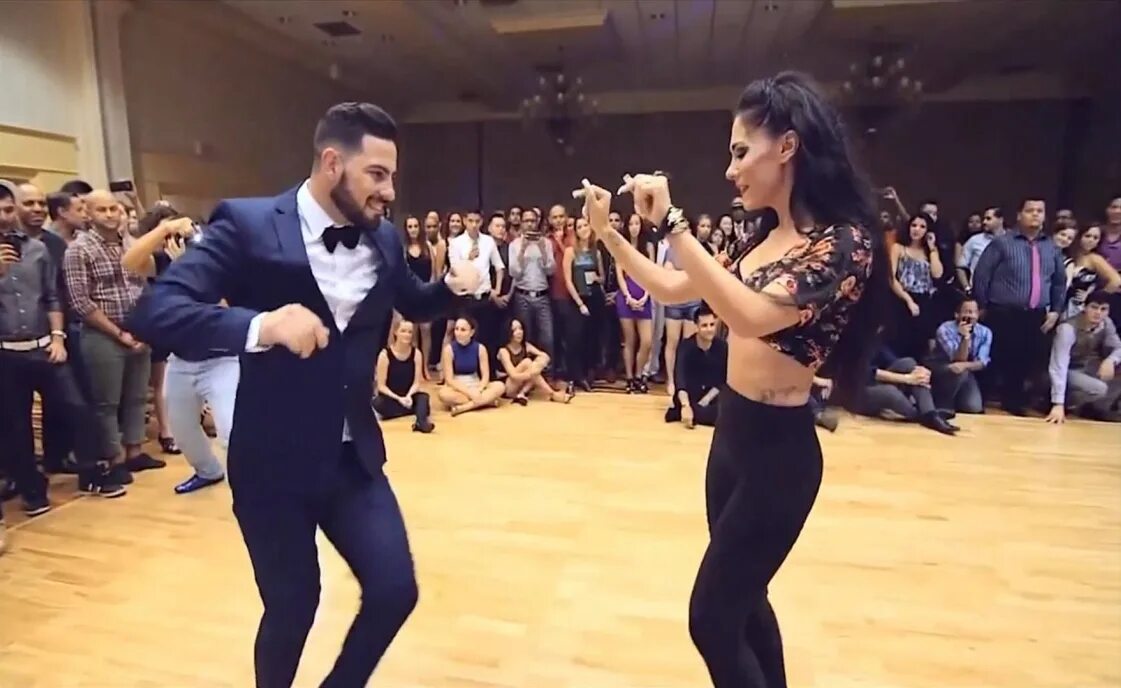 лучшие танцы видео. танцовщица сара лопез kizomba. зажигательные танцы. таня алемана. лучший танец.