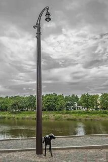 Памятник в виде граненого столба