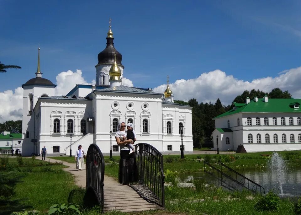 Псковский монастырь сайт. Спасо-Елеазаровский монастырь. Спасо Елизаровский монастырь Псков. Женский монастырь в Псковской области Елизарово.