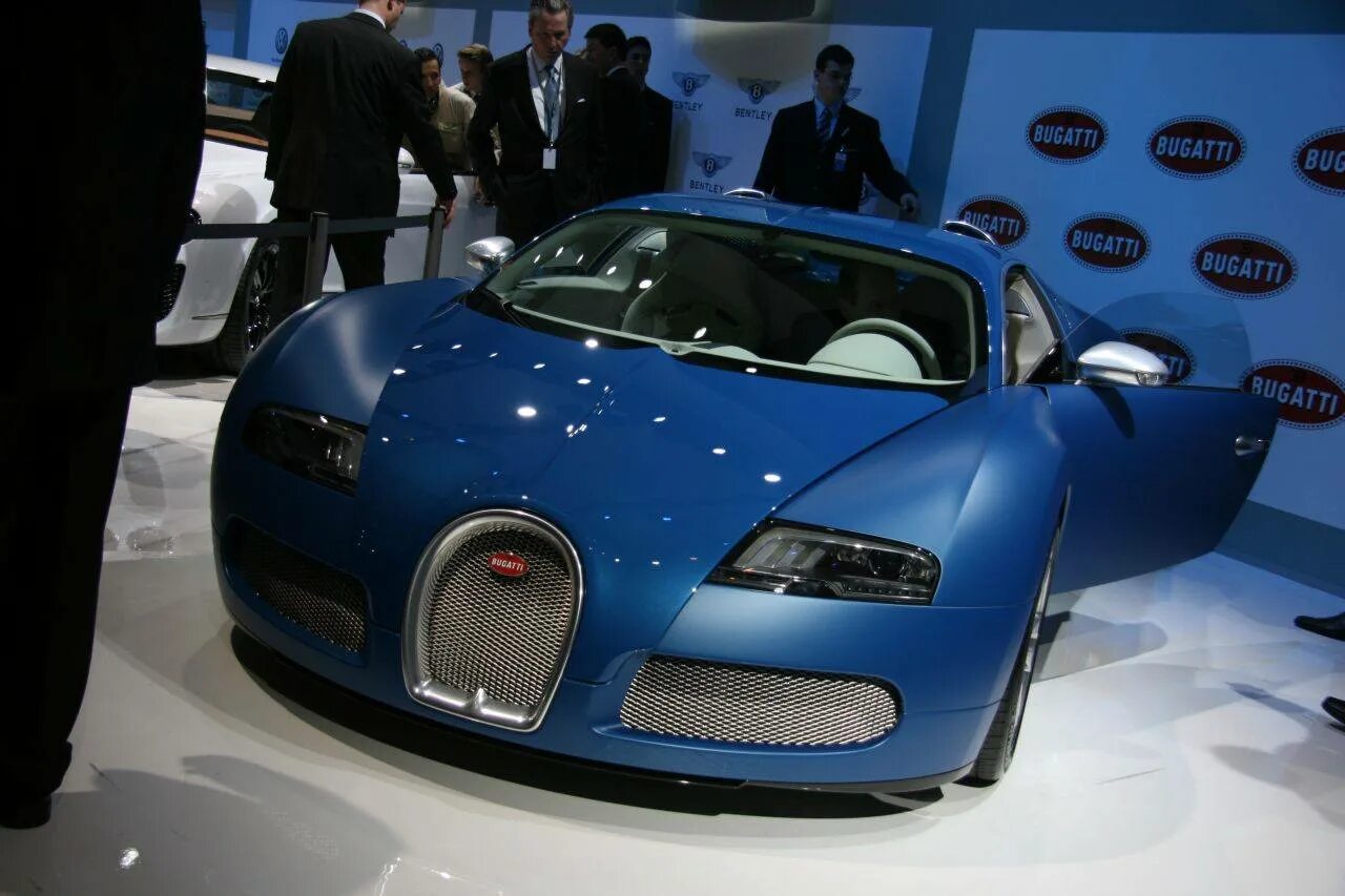 Bugatti Veyron bleu centenaire. Бугатти Вейрон 1001. Bugatti 1d 90. Бугатти 1.9 TGI. Bugatti чья