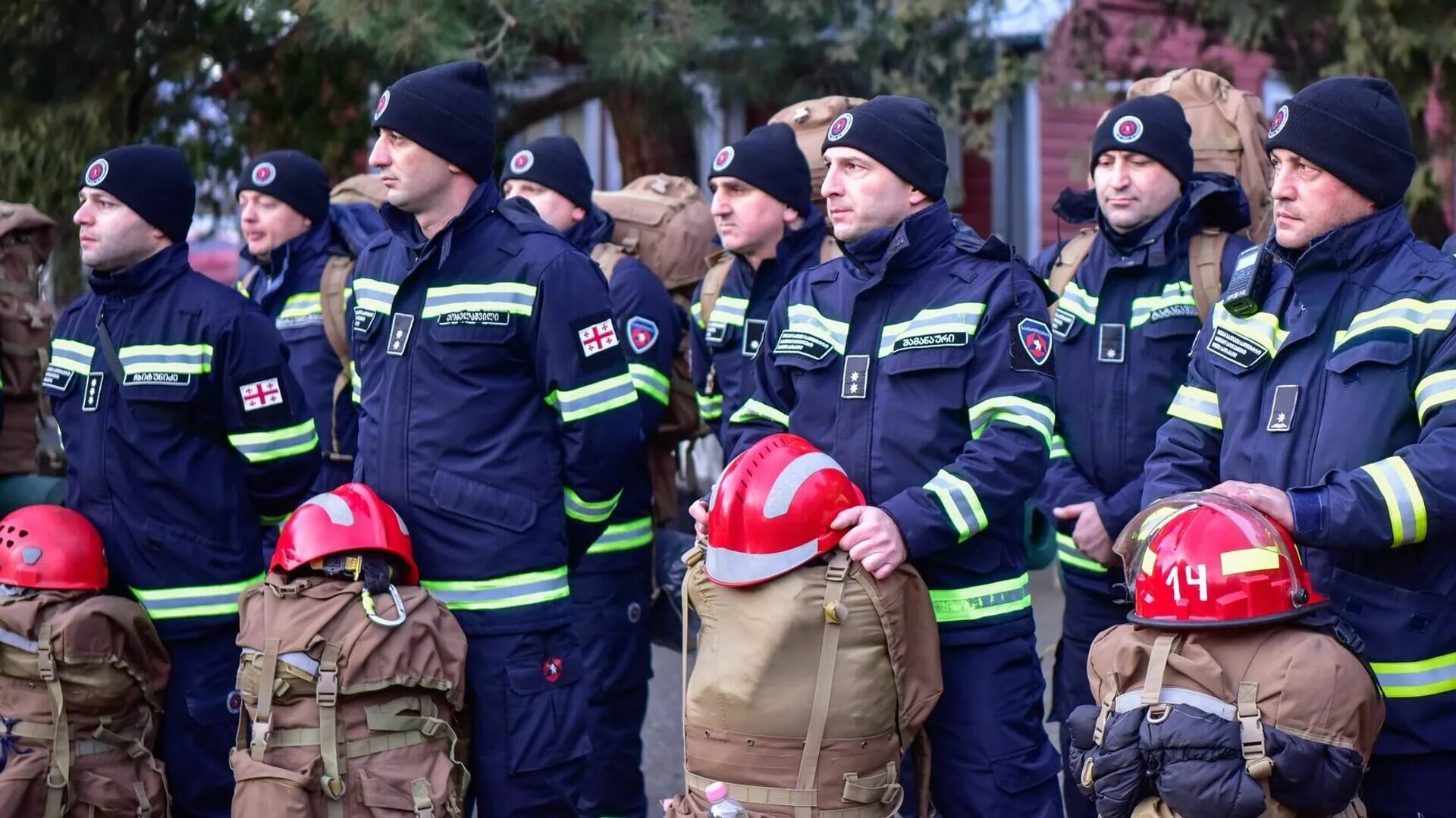 Спасатель. Пожарно-спасательная служба. Пожарные и спасатели. Пожарные Турции. Новости турция срочно