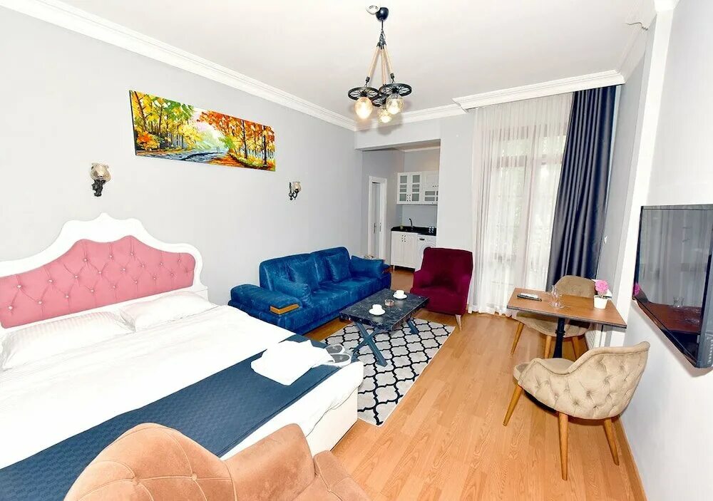 Royal garden suite hotel. Nova Park Suite Hotel Şişli. Гостевой дом а-сьют логотип. 5 Bedroom + Garden Suit Harmony 2.