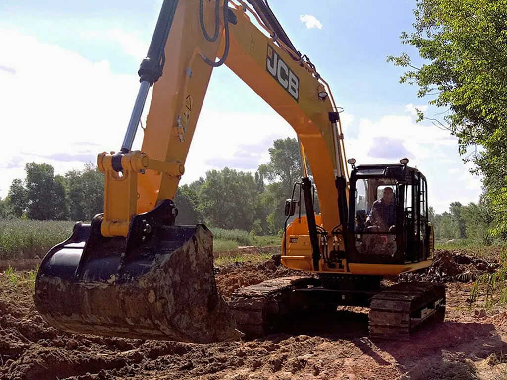 Экскаватор полноповоротный JCB 205. JCB 205 экскаватор гусеничный. Гусеничный экскаватор 2,2 Куба. Экскаватор JCB 2.2 Куба. Нанять экскаватор