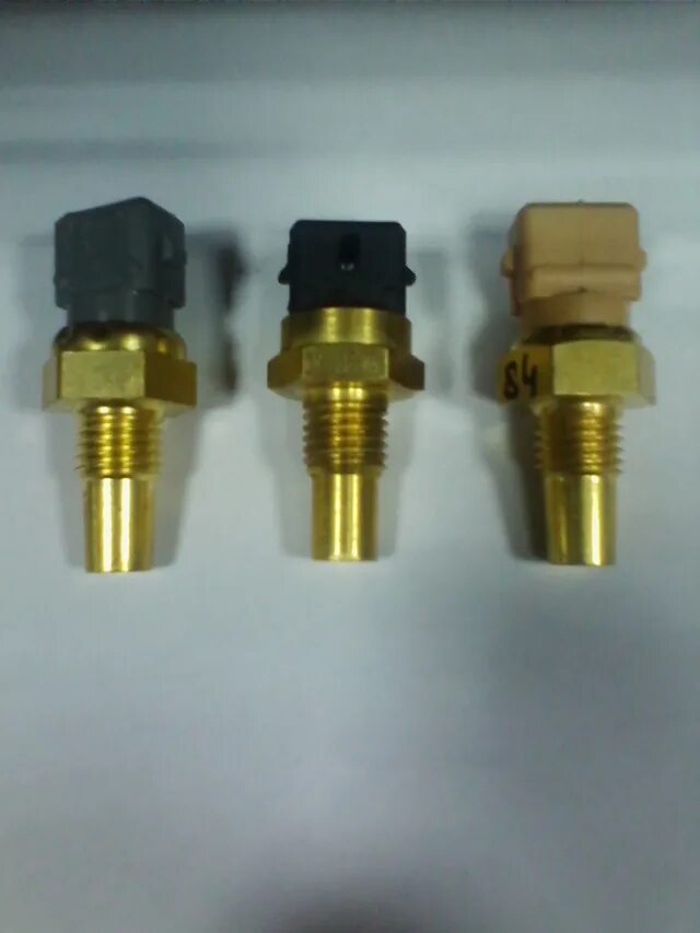 Датчик охлаждающей жидкости змз 409. Датчик температуры патриот 409. датчик охлаждающей жидкости патриот 409. датчик температуры уаз патриот двигатель 409. температурный датчик уаз 409 двигатель.