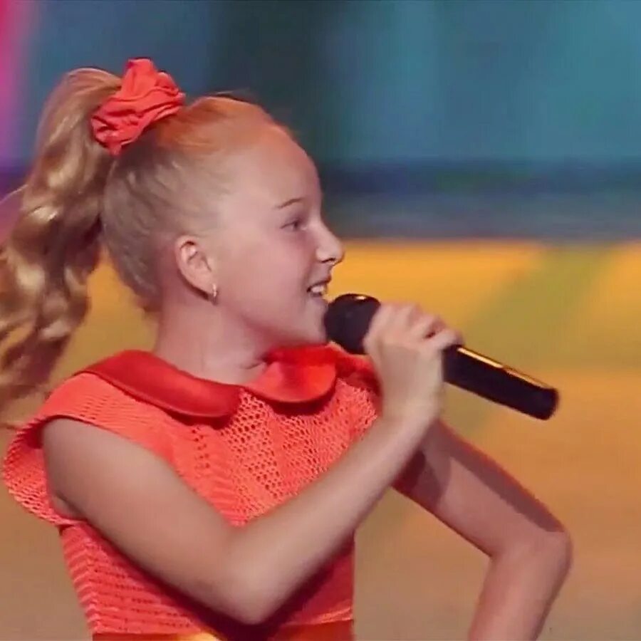 хоровое пение в школе. оранжевое небо исполнительница первая. слушать в исполнении детей. сплин, вика старикова - чудак. слушать детский бардлычкиц фестиваль.