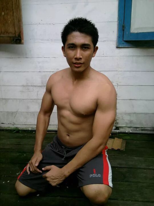 Cowok ngocok. Artis Ganteng ngocok kontol. Cowok homo.