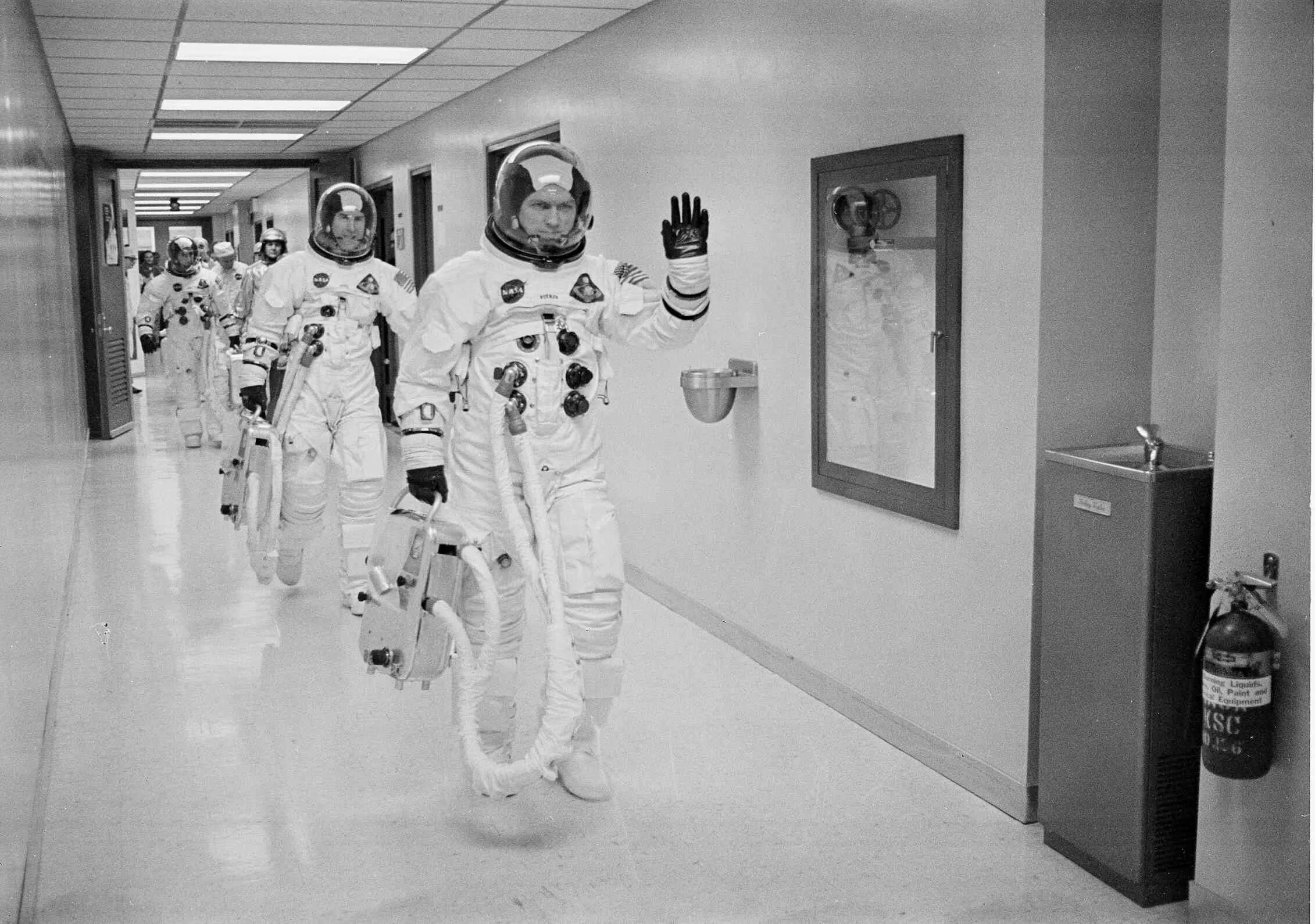 Космонавт no 8. Apollo 8 1968. Аполло 8 экипаж. Восход земли Уильям Андерс 1968. Астронавт Андерс.