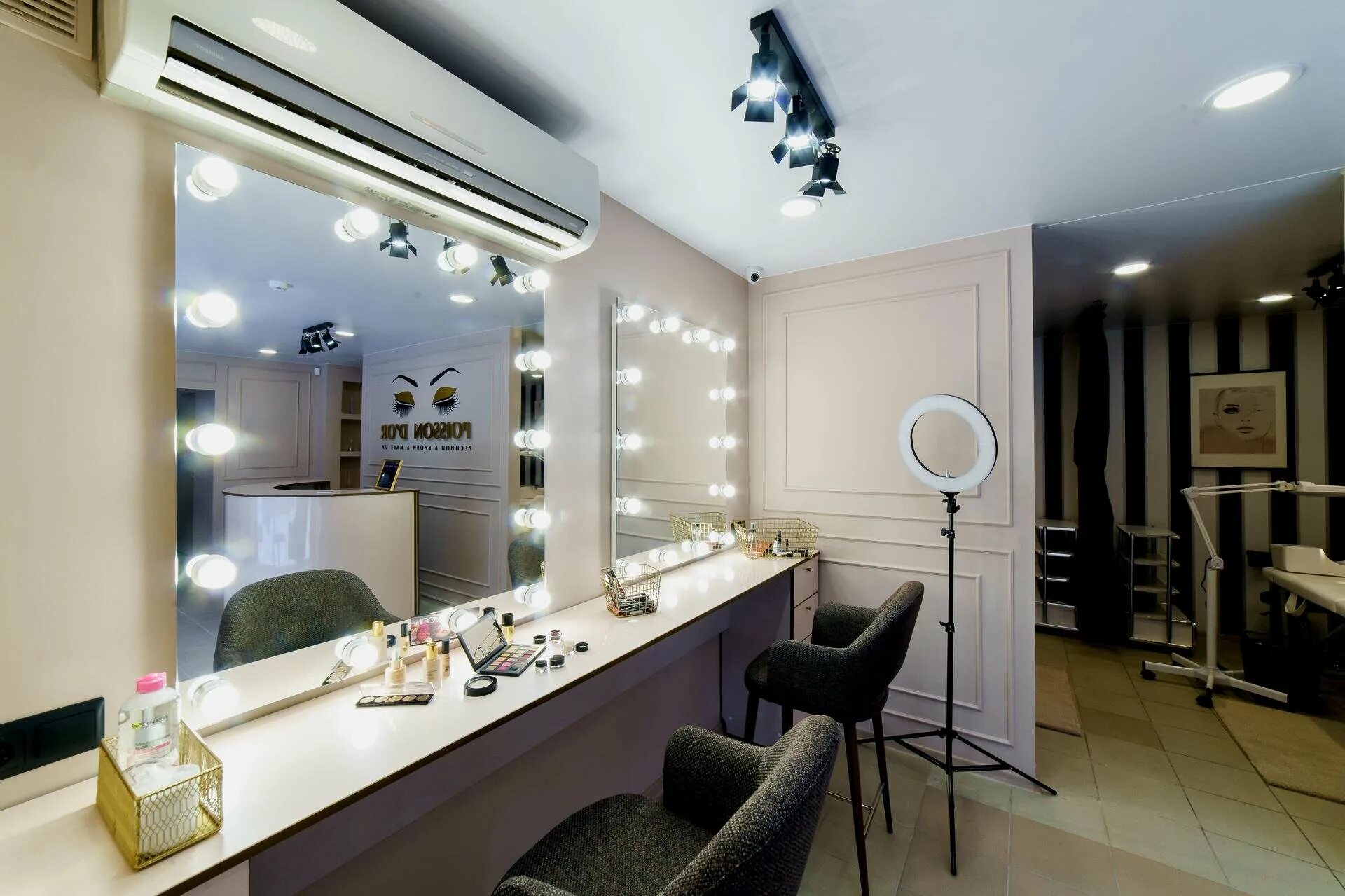 Интерьер лэшмейкера. Lash room. Студия наращивания ресниц. Студия наращивания ресниц. Салон наращивания ресниц.