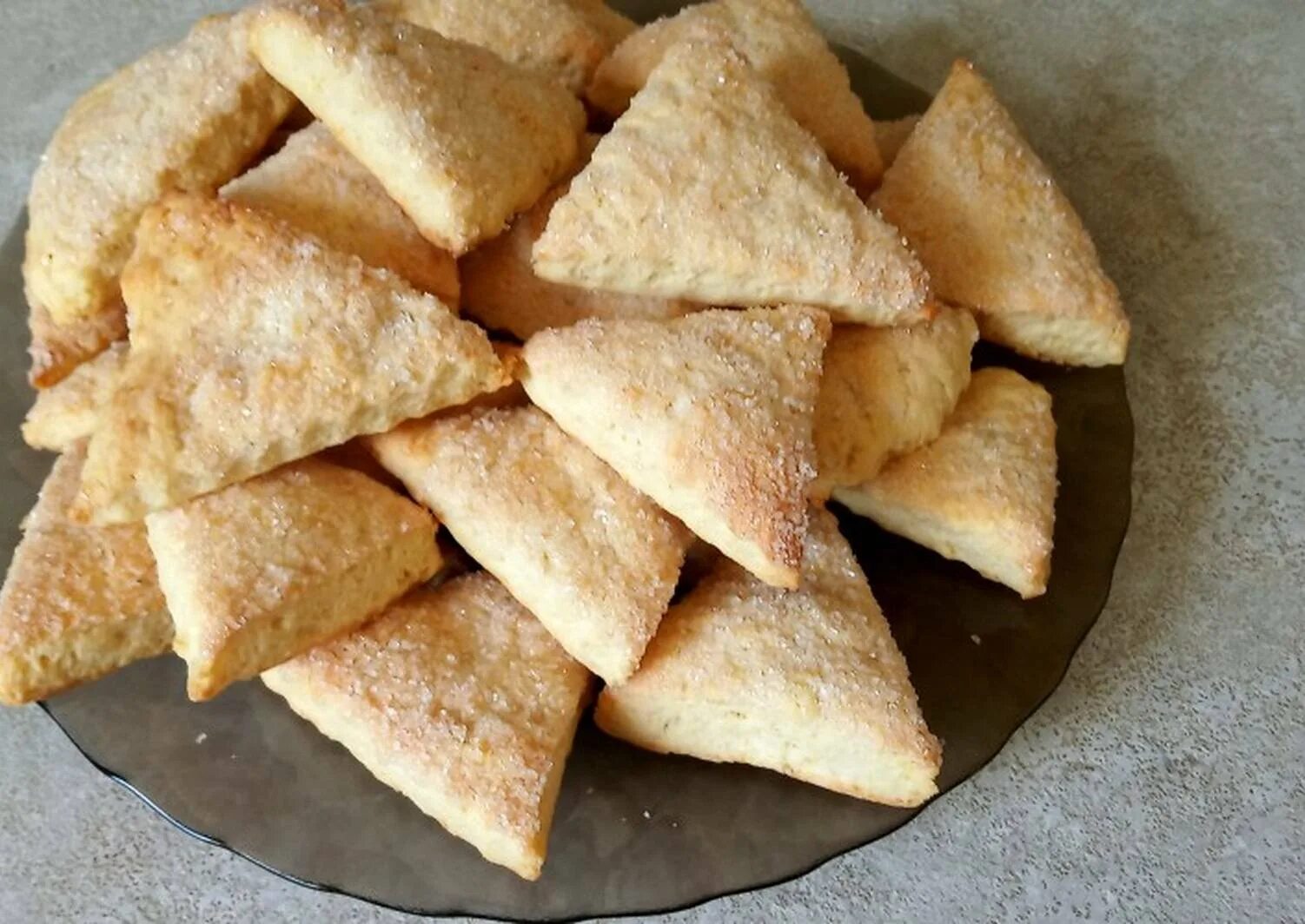 Домашнее печенье треугольник. Треугольное печенье. Печенье сахарные треугольники. Печенье треугольники в форме. Азербайджанские печенья треугольные.