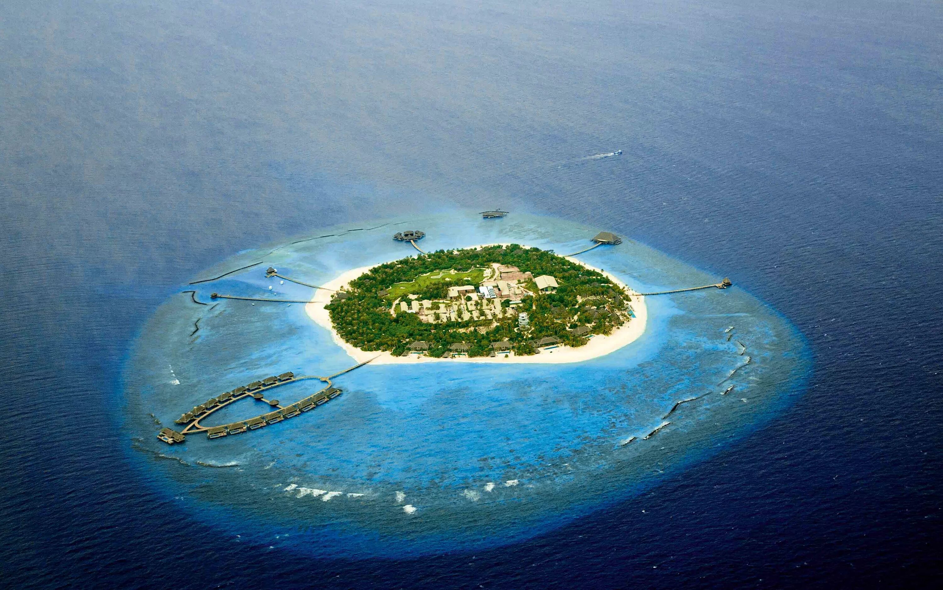 Маленький остров страны. Мальдивы остров Velaa. Атолл Ноону атолле Мальдивы. Velaa private Island Maldives. Остров на Мальдивах Ноону.