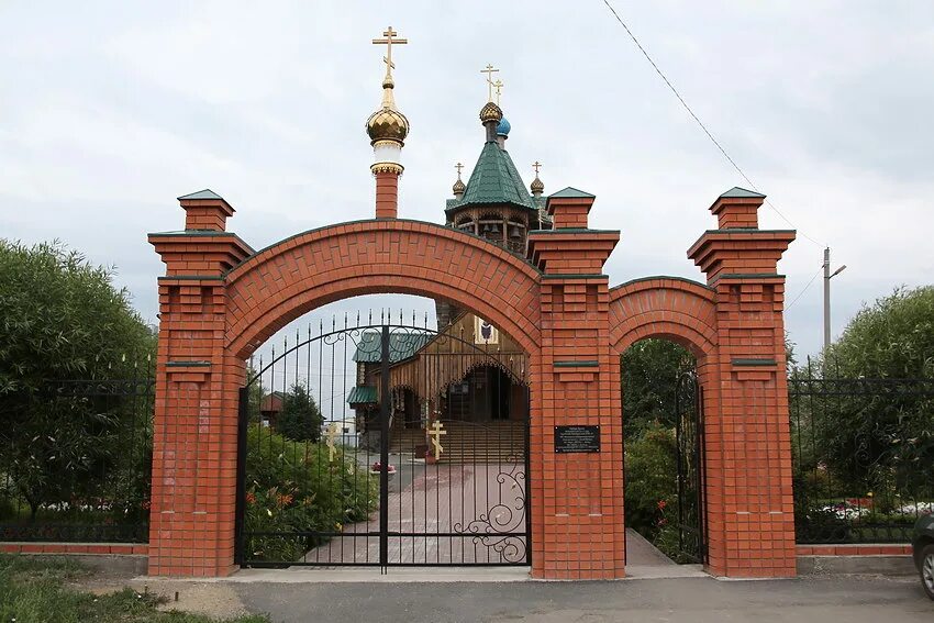 Южноуральск россия. Храм Южноуральск. Церковь Покрова Пресвятой Богородицы г Южноуральска. Город Южноуральск Челябинская. Южноуральск площадь города.